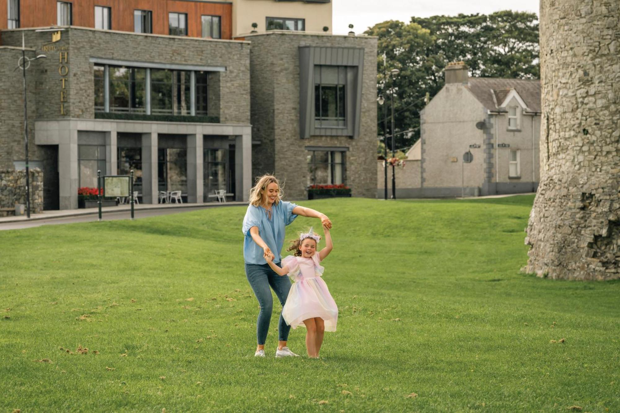 Trim Castle Hotel Exteriör bild