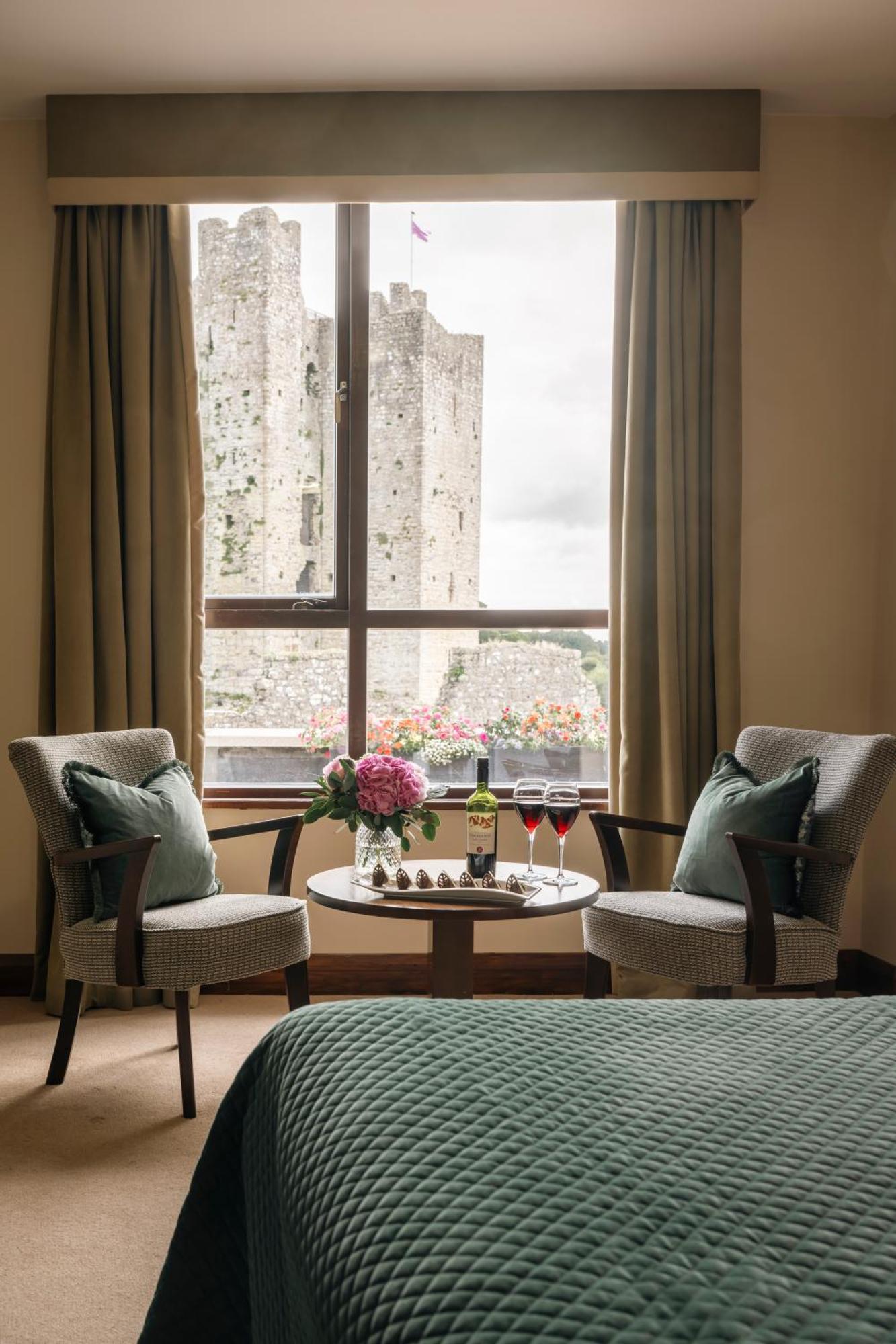 Trim Castle Hotel Exteriör bild